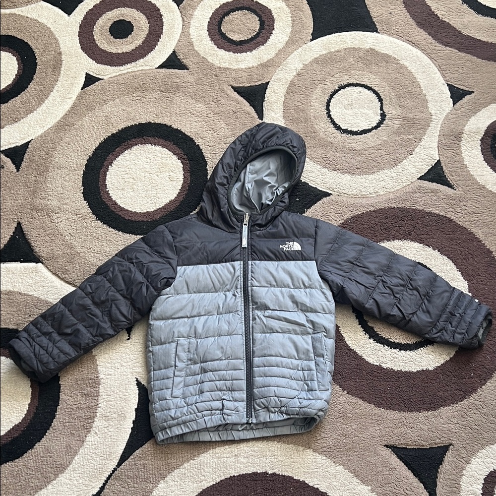 Boys North Face Reversible Two-Tone Gray Coat Size 7